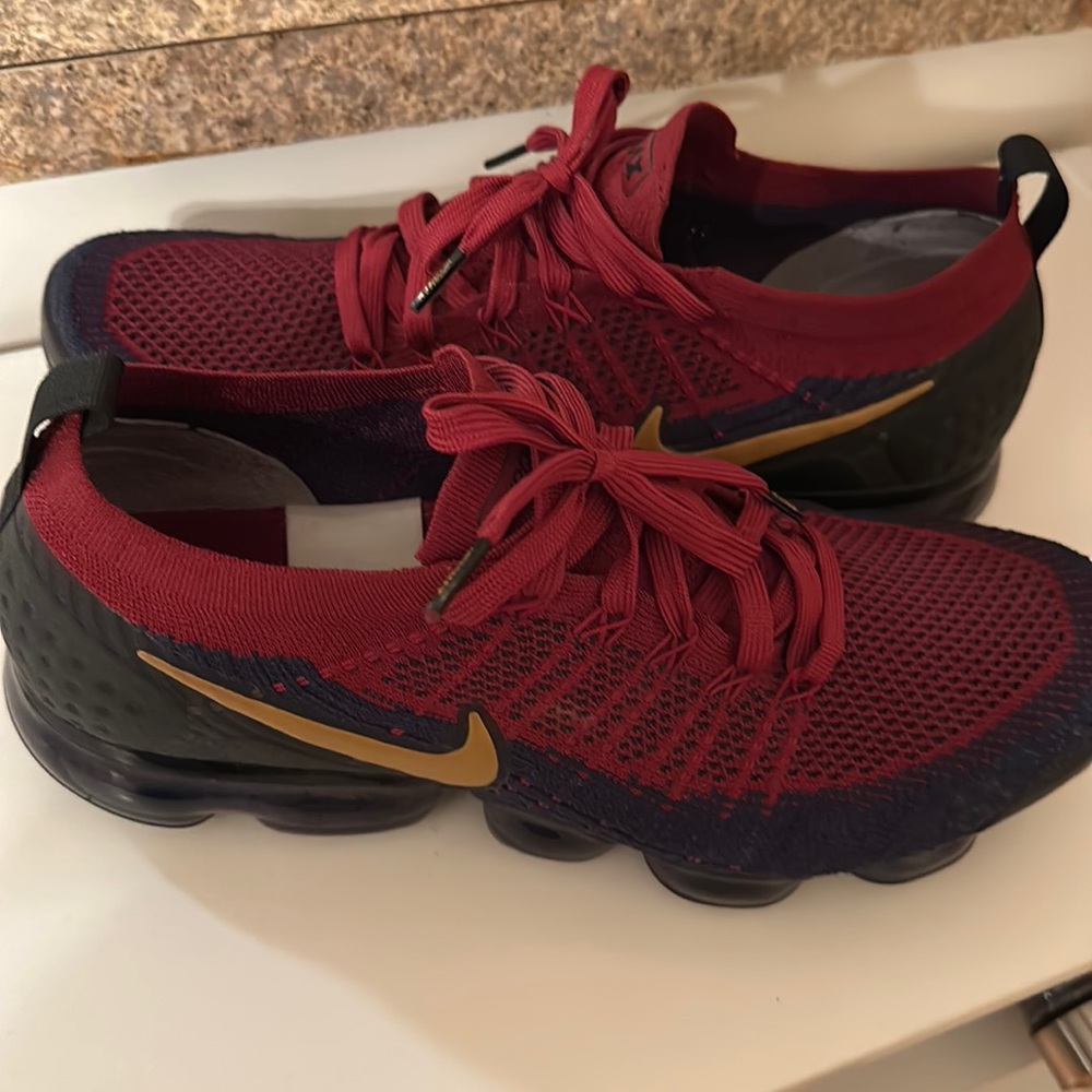 Nike Vapormax Flynit size 10.5. Great condition. Barely worn.